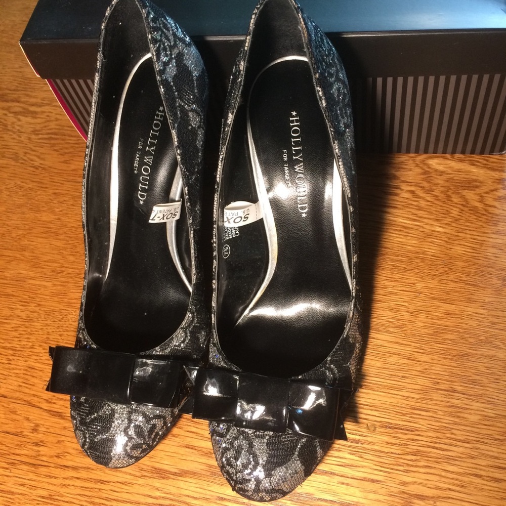 Black / Silver Lace High Heel Pumps 7.5M  NWT